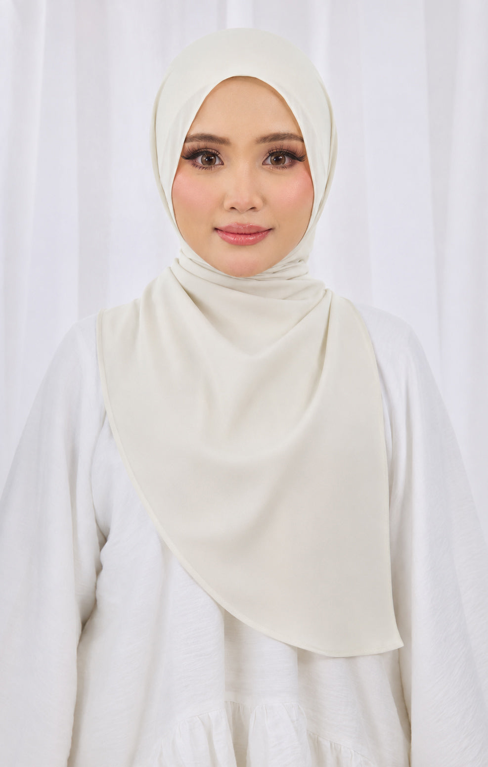 Whisper Basic in Vanilla Cream