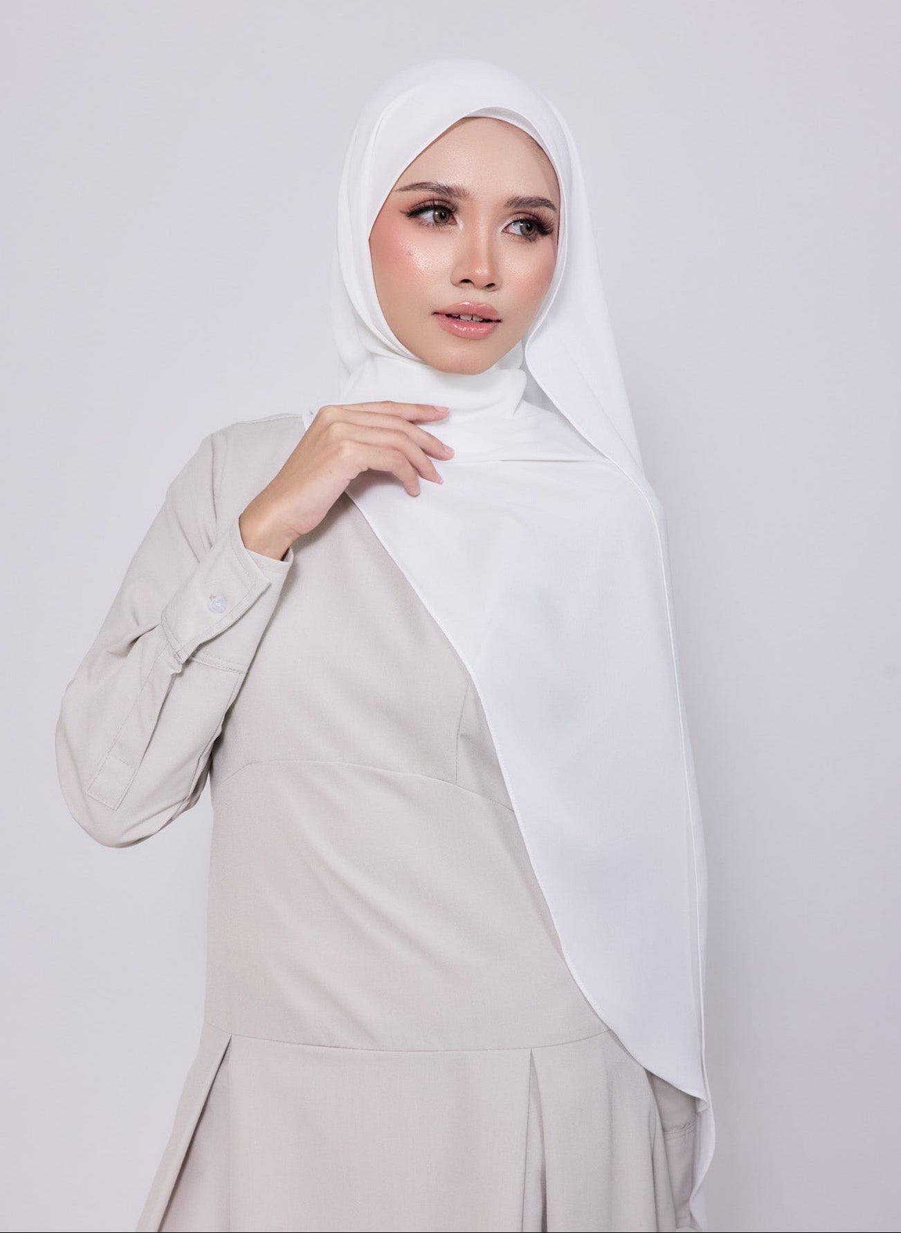 Whisper Basic in Off White - Hoodie Shawl 2m