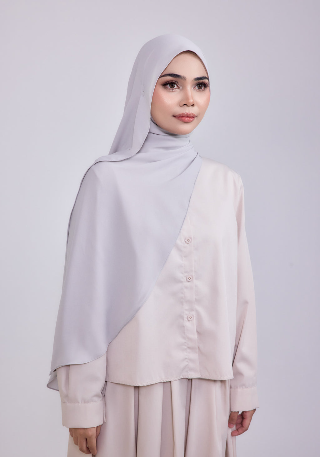 Whisper Basic in Misty Grey - Hoodie Shawl 2m