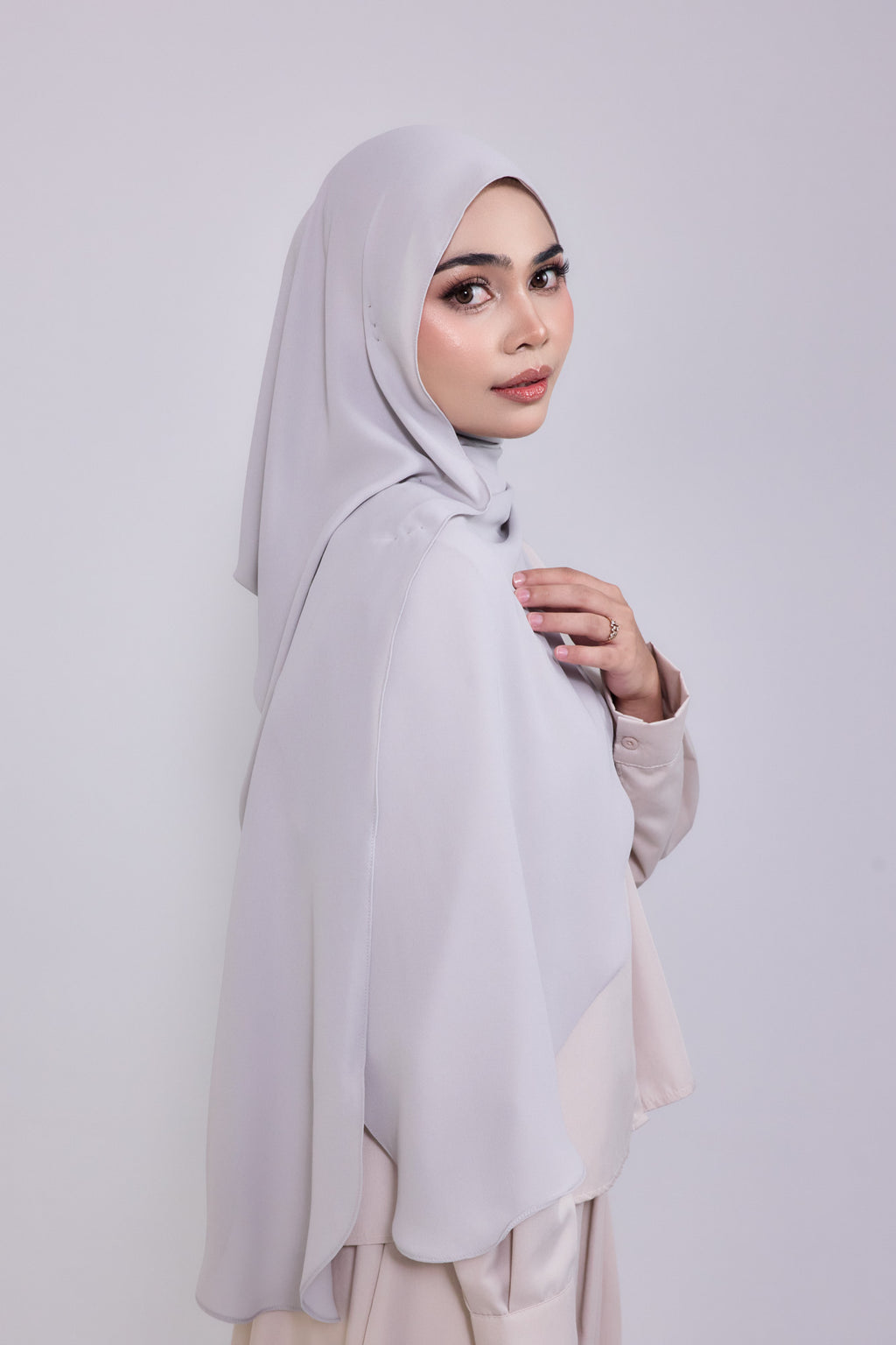 Whisper Basic in Misty Grey - Hoodie Shawl 2m
