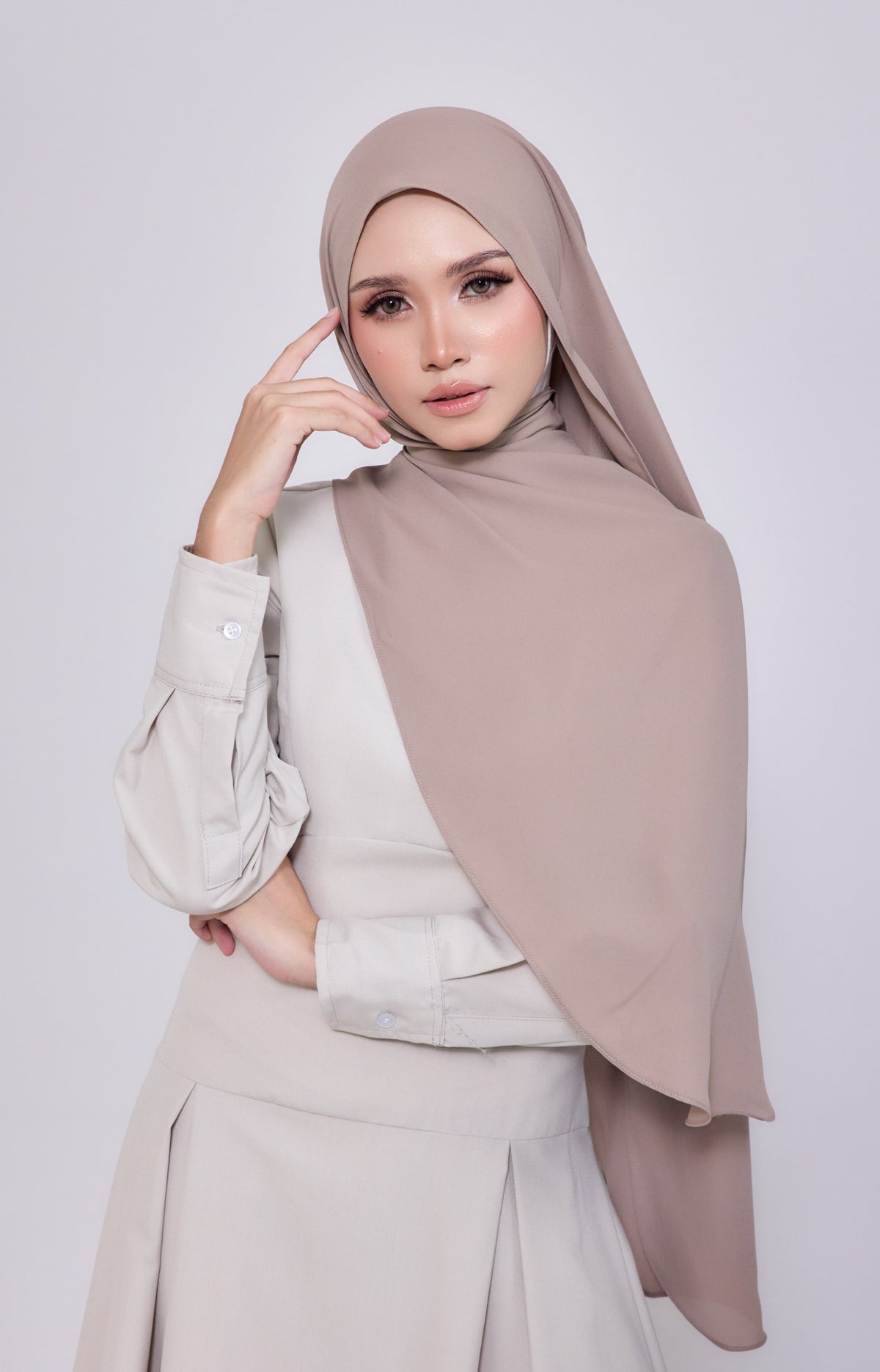 Whisper Basic in Milky Latte - Hoodie Shawl 2m