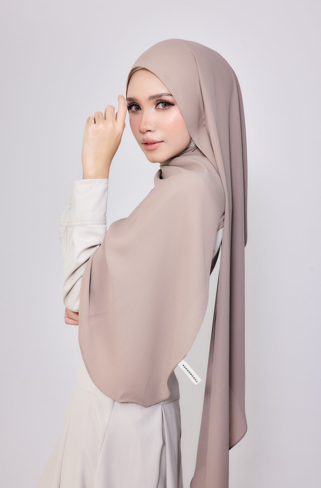 Whisper Basic in Milky Latte - Hoodie Shawl 2m