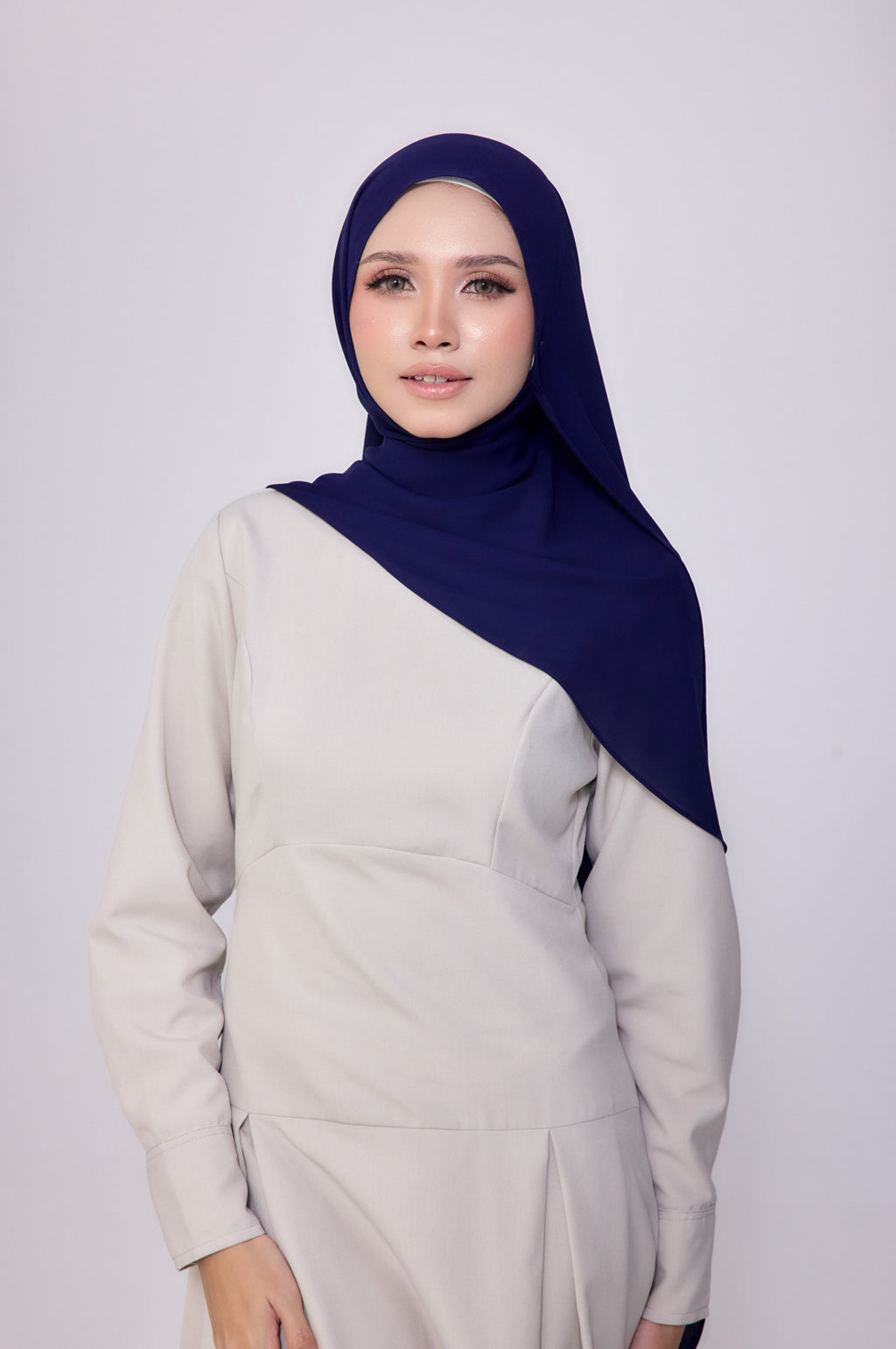 Whisper Basic in Midnight Navy - Hoodie Shawl 2m