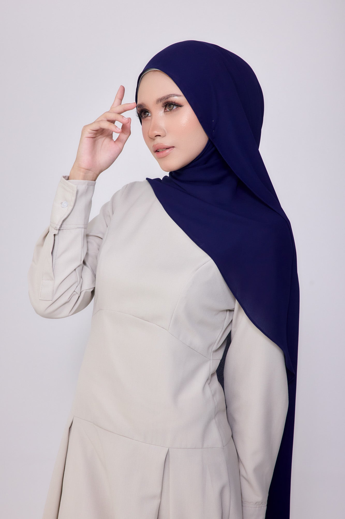 Whisper Basic in Midnight Navy - Hoodie Shawl 2m