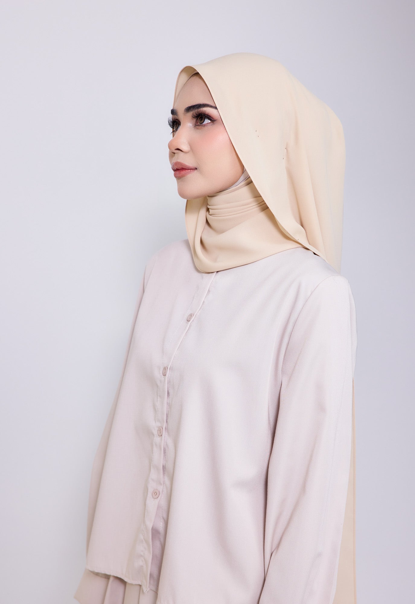 Whisper Basic in Sand Beige - Hoodie Shawl 2m